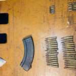 ஆயுதங்களுடன் இளைஞன் கைது