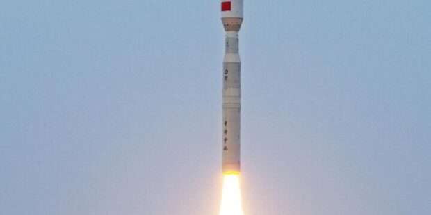 சீனா மூன்று செயற்கைக்கோள்களுடன் கினெடிகா-1 ராக்கெட்டை ஏவியது