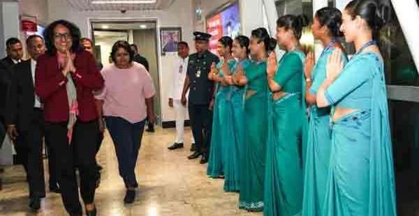 நாடு திரும்பினார் பிரதமர் ஹரிணி