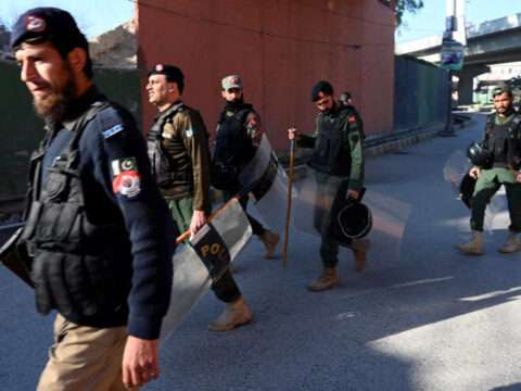 பாகிஸ்தான் ராணுவப் தலைமையகத்தின் மீது தாக்குதல்