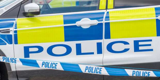 லண்டனில் காவல்துறை அதிகாரி பலி