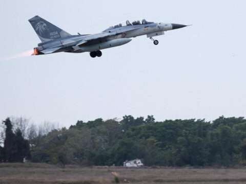 தைவானுக்கு 330 மில்லியன்டாலர் ஆயுதம் விற்பனை