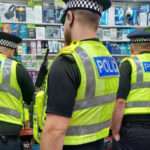 லண்டனில் 280000 மதிப்புள்ள வேப்ஸ் சிகரெட்டுகள் மற்றும் மதுபானங்கள் பறிமுதல்