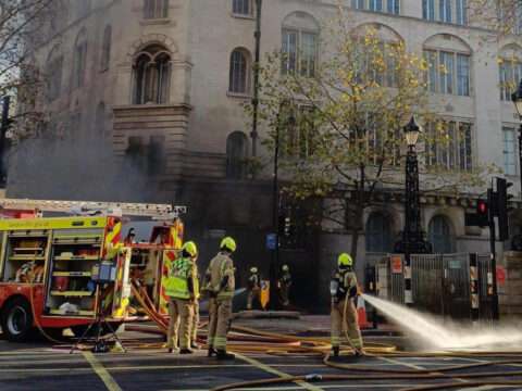 லண்டனில் நிலத்தடி சுரங்கப்பாதையில் பெரும் தீ விபத்து