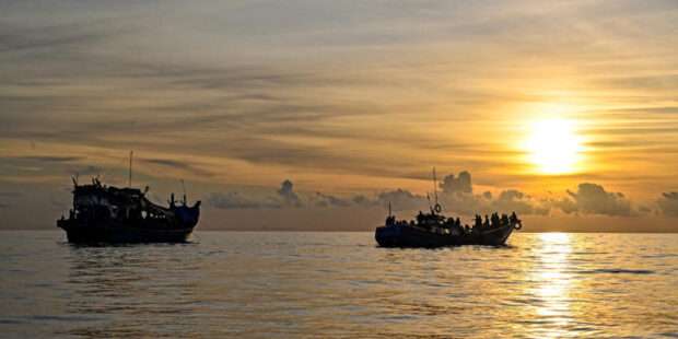 படகு மூழ்கியதில் நூற்றுக்கணக்கானோர் காணாமல் போயினர்