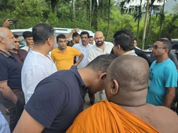 திருடர்களான சுமந்திரன் மனோ சாணக்கியன் மிரட்டல்