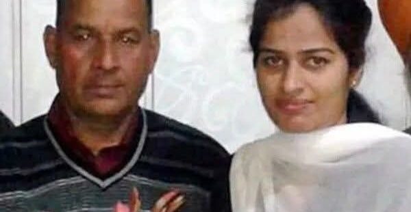 சமாளிக்க முடியாமல் திணறிப் போனார் அந்த இளம் பெண்