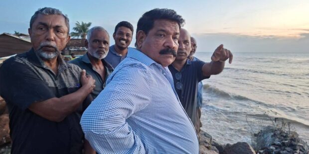 உடப்பில் படம் காட்டிய மீன்பிடி அமைச்சர் படம் உள்ளே