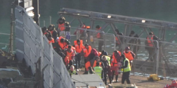 கடல்வழியாக லண்டனுக்குள் நுளைந்த 738அகதிகள்