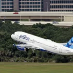 நடுவானில் மிக பெரும் விமான விபத்து தப்பிய பயணிகள் விமானம்