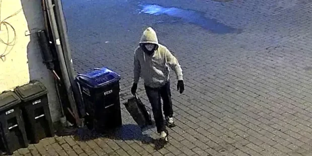 வெடிகுண்டு வழக்கில் குற்றவாளி அமெரிக்க அதிகாரிகளால் கைது