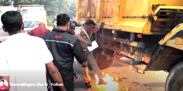 டிப்பரால் அடித்து கொலை -டிப்பரை எரித்த மக்கள்