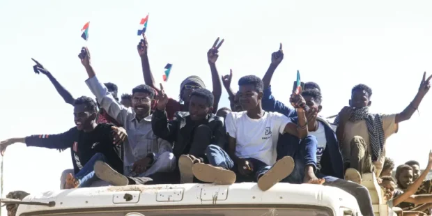 சூடானில் திருப்பம் மக்கள் கொண்டாட்டம்