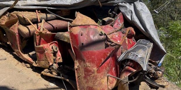 ரெண்டபொல நிலச்சரிவில் புதைந்த வாகனங்களை மீட்க உதவி கோரல்