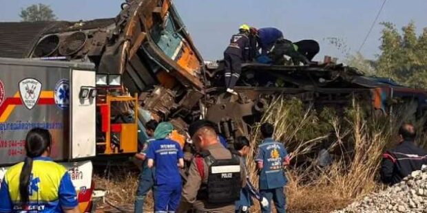 தாய்லாந்தில் ரயிலில் கிரேன் விழுந்ததில் 22 பேர் பலி