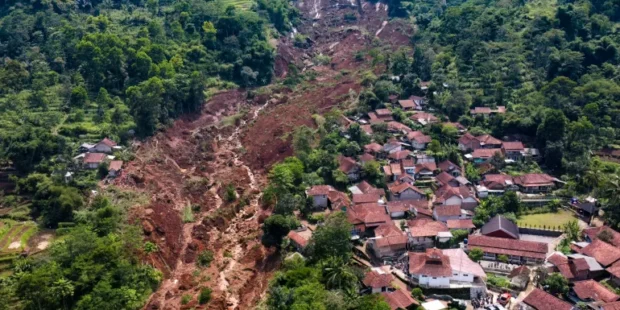 இந்தோனேசியா நிலச்சரிவில் ஏழு பேர் பலி