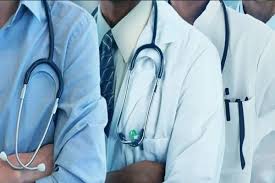 மருத்துவர்கள் மத்தியில் நோயாளிகள் சிக்கினர்