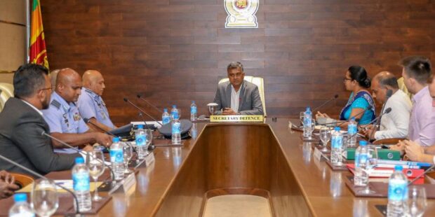 சுற்றுலாவிற்கு ஸ்கை டைவிங்