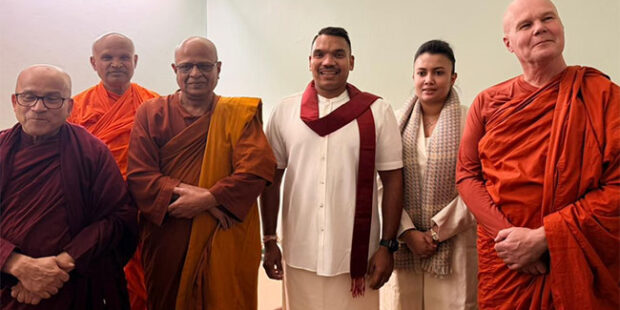 மகிந்த மகன் பேச்சு லண்டனில் இரத்து