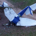 வீழ்ந்து நொறுங்கிய விமானம் விமானி காயம்