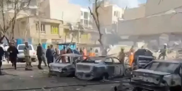 ஈரான் மீது போர் எரியும் நாடுகள் படங்கள்