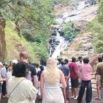 ராவண எல்லாவில் சுற்றுலாப் பயணிகளின் பெருந்திரளான வருகை