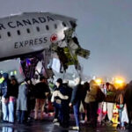 ஏர் கனடா எக்ஸ்பிரஸ் விமானம் விபத்து தப்பிய பயணிகள்