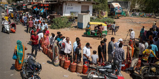 எரிவாயு தட்டு பாடு இந்தியாவில் மக்கள் கொந்தளிப்பு