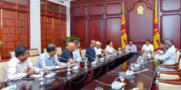 மத்திய கிழக்கு நெருக்கடிக்கு மத்தியில் சுற்றுலாப் பயணிகள்