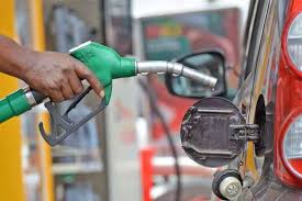 எரிபொருள் இன்றி தடுமாறும் இலங்கை