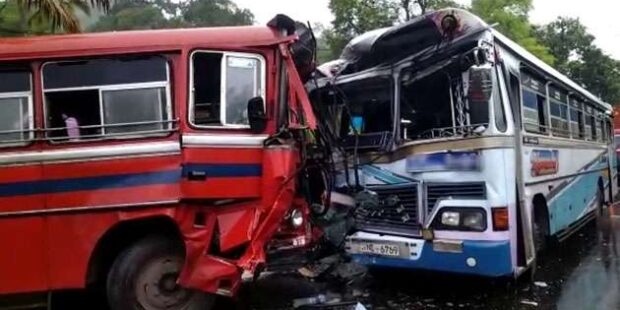 நௌலாவில் பேருந்து மோதலில் 11 பேர் காயம்