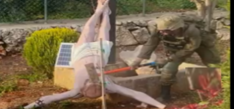 இயேசு சிலையை உடைத்தெறிந்த இஸ்ரேல் சிப்பாய்