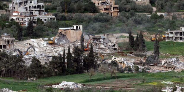 லெபனானில் வீடுகளை குண்டு வைத்து தகர்க்கும் இஸ்ரேல் இராணுவம்