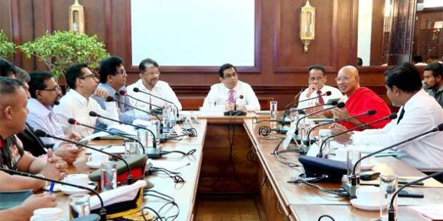 இலங்கையில் சமாதானப் பயணத்தை மேற்கொள்ளும் பிக்கு