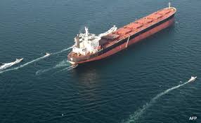 ஈரான் கடலில் தவிக்கும் ஆயிரக்கணக்கான மாலுமிகள்