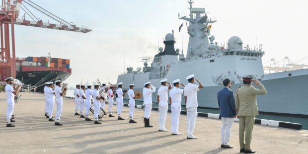 பாகிஸ்தான் கடற்படையின் இரண்டு கப்பல்கள் கொழும்பு வந்தடைந்தன