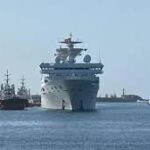 அமெரிக்க முற்றுகையை மீற முடியாமல் சிக்கிய சீன கப்பல்