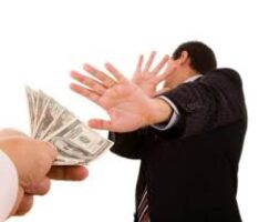 லஞ்ச ஊழல் வழக்கில் முன்னாள் அமைச்சர் சிக்கினார்