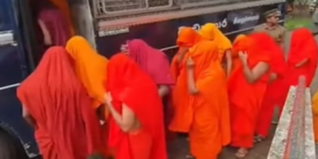 கடத்தலில் ஈடுபட்ட பிக்குகள்