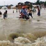 வெள்ளப் பெருக்கு 30000 பேர் பாதிப்பு