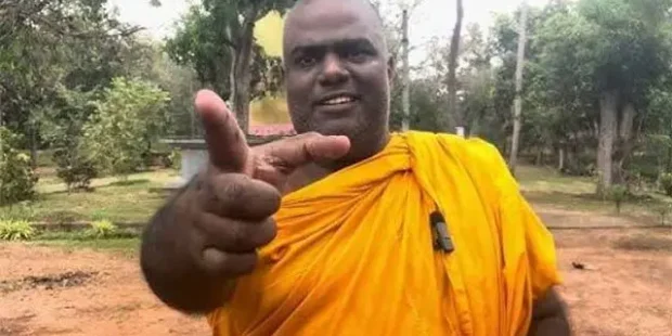 அடாவடி புரிந்த பிக்குவை தாக்கிய மர்ம நபர்கள்