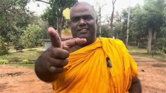 அடாவடி புரிந்த பிக்குவை தாக்கிய மர்ம நபர்கள்