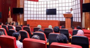 ஜனாதிபதி நிதியம் 14 பல்கலைக்கழக மாணவர்களுக்கு மடிக்கணினிகளை வழங்கியது