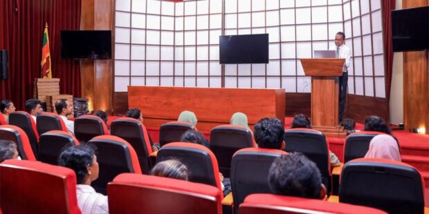 ஜனாதிபதி நிதியம் 14 பல்கலைக்கழக மாணவர்களுக்கு மடிக்கணினிகளை வழங்கியது