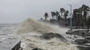 பலத்த காற்று மற்றும் கொந்தளிப்பான கடல் குறித்து எச்சரிக்கை