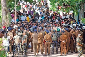 26கைதிகள் மரணம் 100 பேர் காயம்