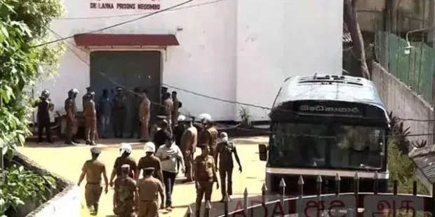 கலவரத்தில் இறந்த சிறை அதிகாரிகளுக்கு பதவி உயர்வு