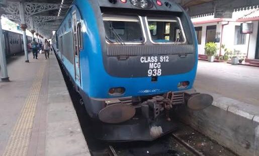 தொழில்நுட்பக் கோளாறு காரணமாக கேகேஎஸ் இன்டர்சிட்டி ரயில் தாமதம்