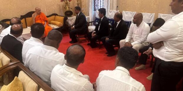 நீதிபதிகளின் ஓய்வு வயதை நீட்டிப்பது தொடர்பாக ஜனாதிபதிக்கு கடிதம் அனுப்பப்பட்டதை மகாநாயக்க தேரர்கள் உறுதிப்படுத்தினர்.
