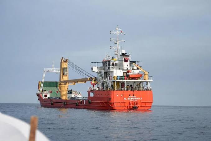55 ஈரான் கப்பலை திருப்பி விட்ட அமெரிக்கா